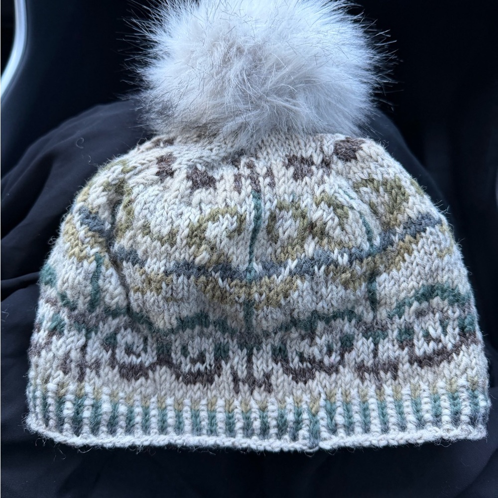 Lost Horizons 100% Wool Pom-Pom Beanie - Picture 2 of 8